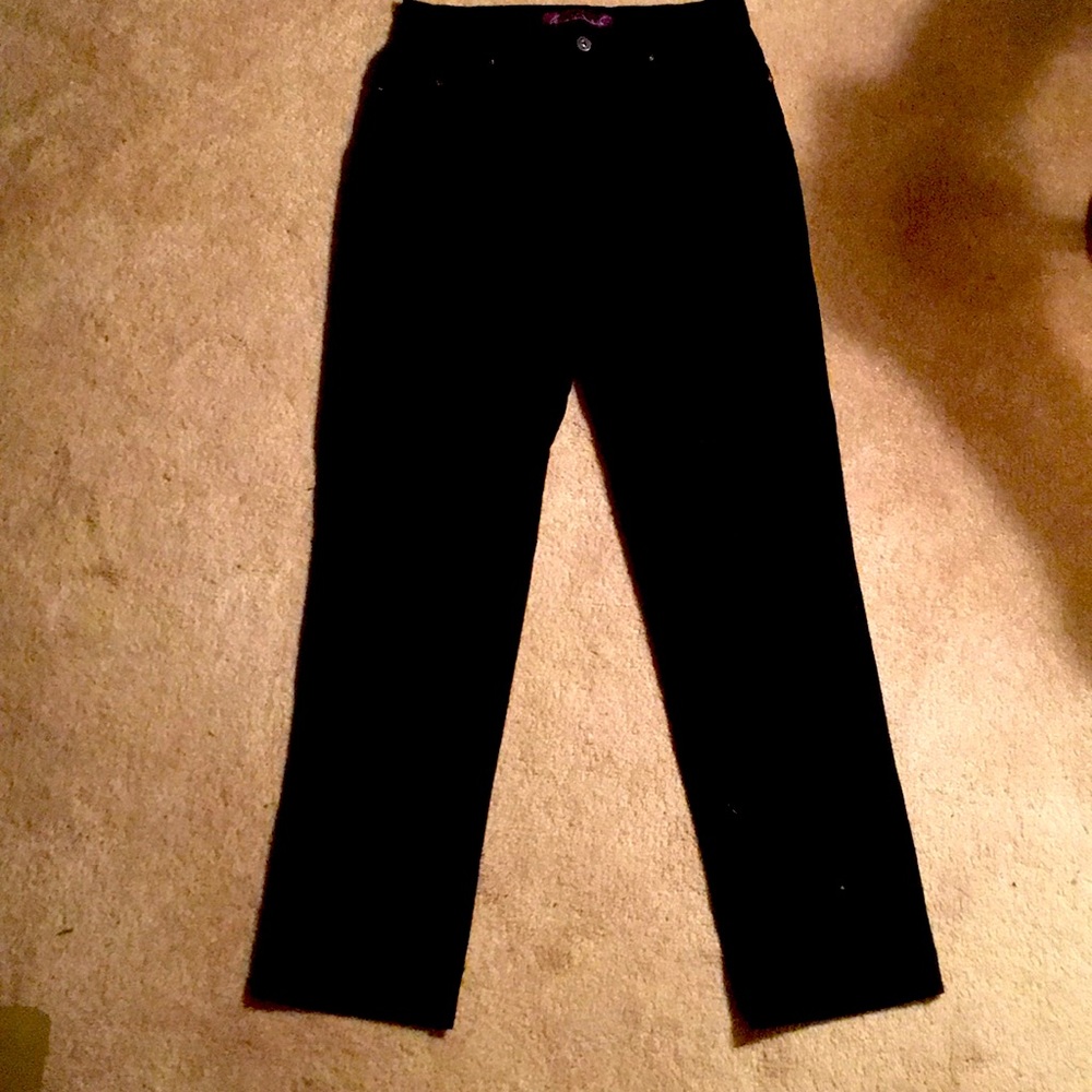 Gloria Vanderbilt Ladies black jeans Inseam 30”!